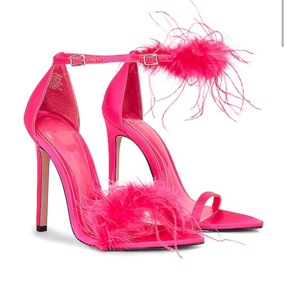 x REVOLVE Sunset Sandal in Lollipop
JLO Jennifer Lopez - Picture 1 of 11